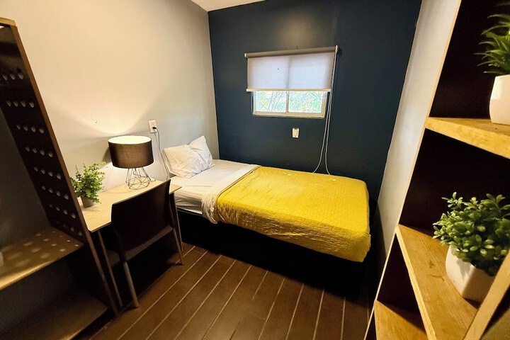 Room 11 of 25
