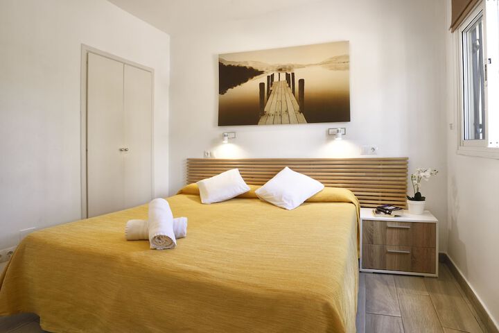 Room 2 of 43