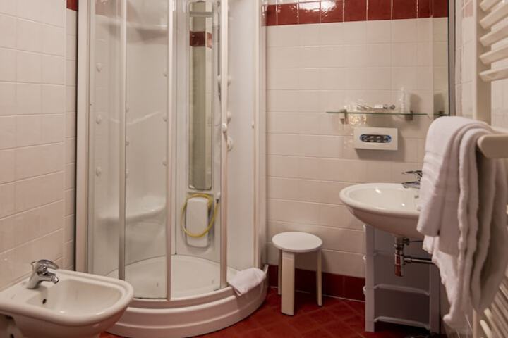 Room 14 of 34