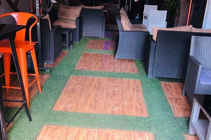 Lounge 26 of 29