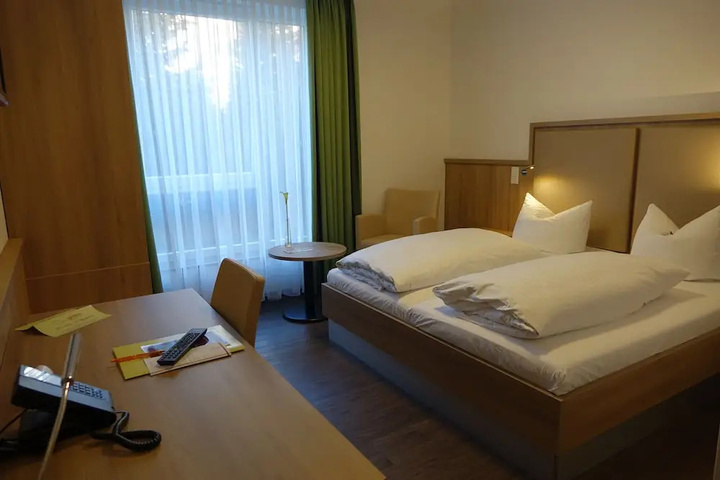 Room 4 of 26