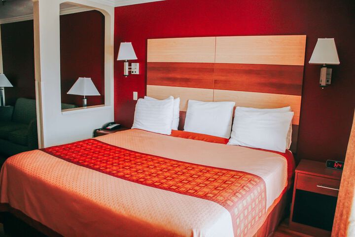 Room 8 of 48