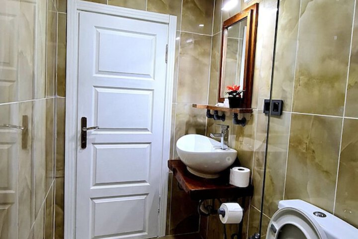 Room 146 of 186