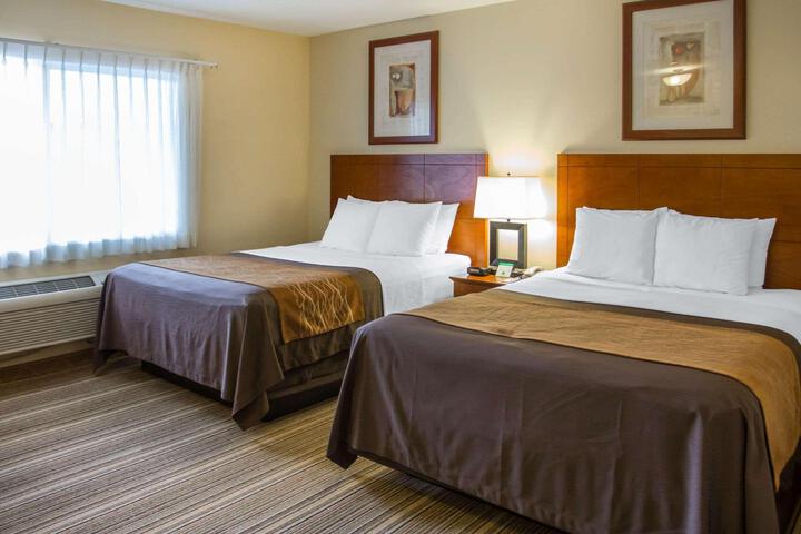 2 Queen Beds (2 of 6)