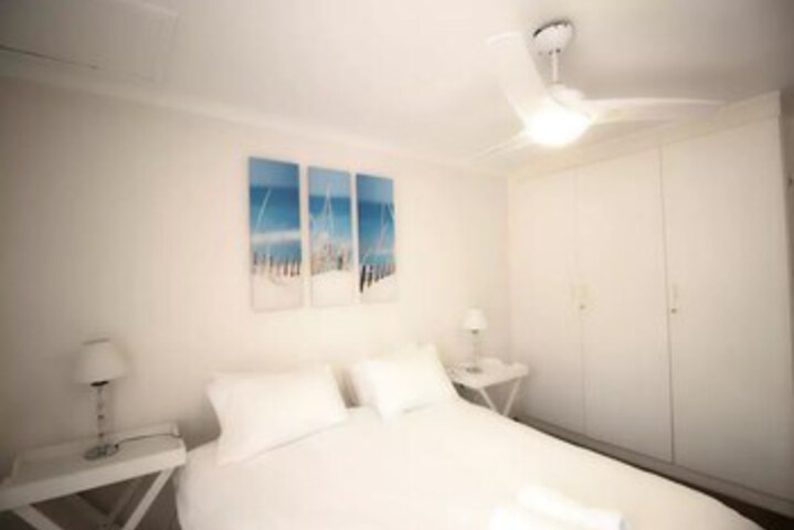Room 12 of 16
