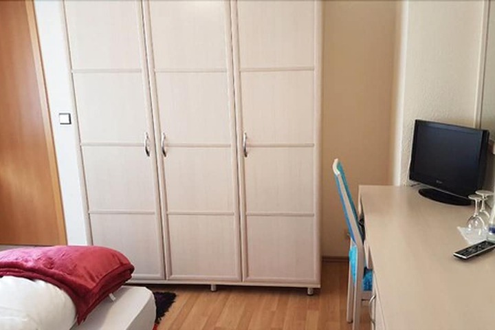 Room 6 of 47