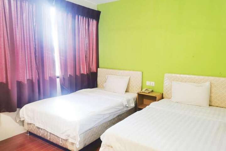 Room 10 of 19