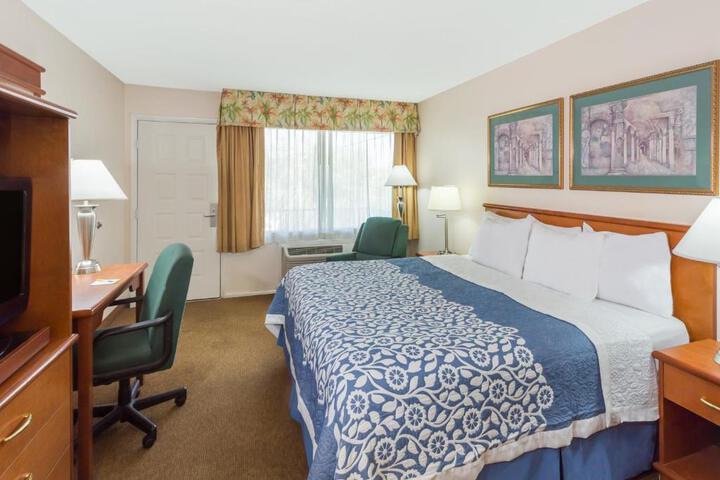 Standard | King Bed (1 of 8)