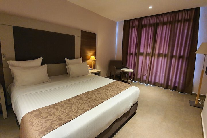 Room 9 of 37