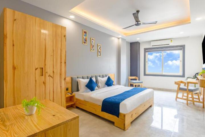 Hotel S R Palace Delhi Airport BY Urban Luxury