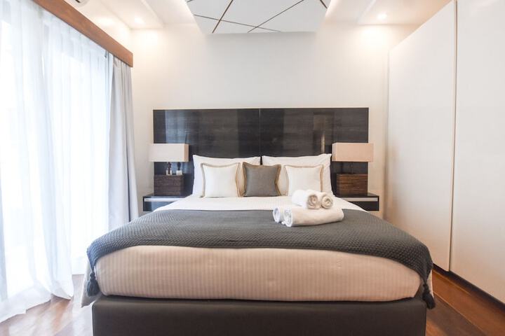 Room 5 of 17
