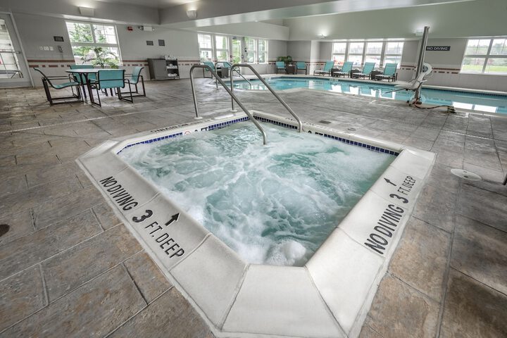Indoor spa tub