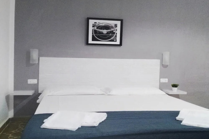 Room 2 of 10
