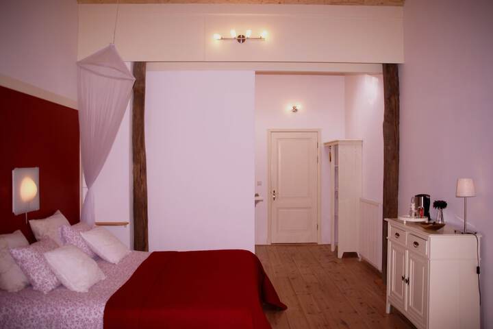 Room 7 of 32