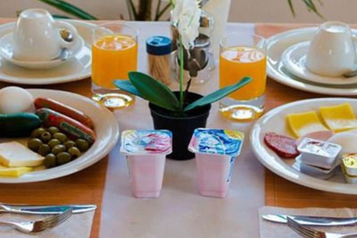 Breakfast/Coffee Service 60 of 79