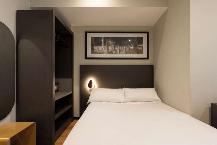 Room 45 of 104