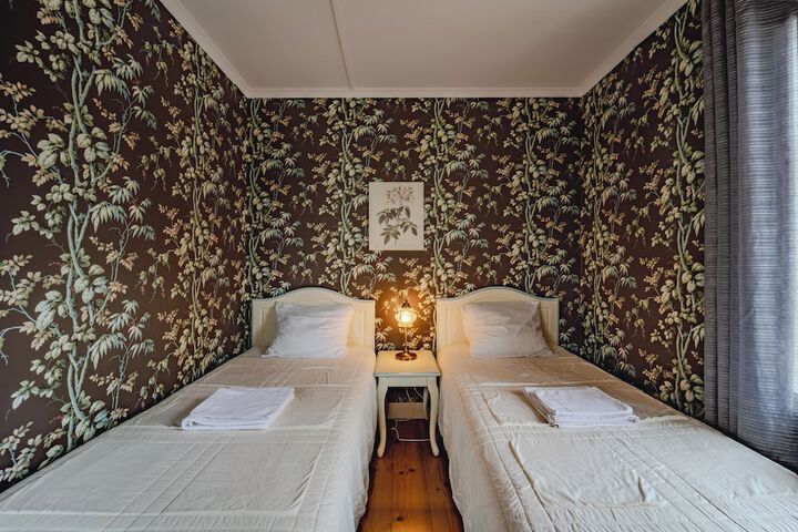 Room 63 of 148