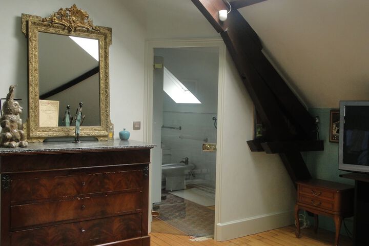 Room 2 of 3