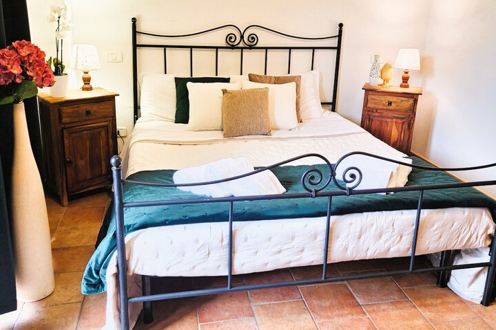 Room 4 of 52