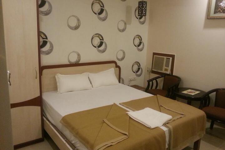 Suite 7 of 7