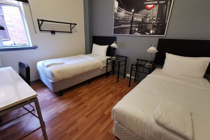Room 9 of 37