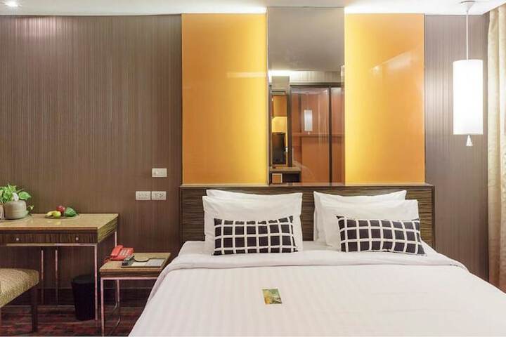 Room 4 of 28
