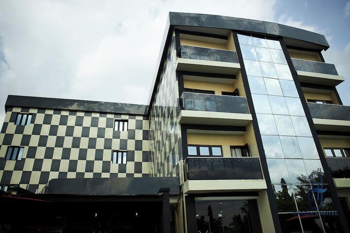 Hotel 6 of 7