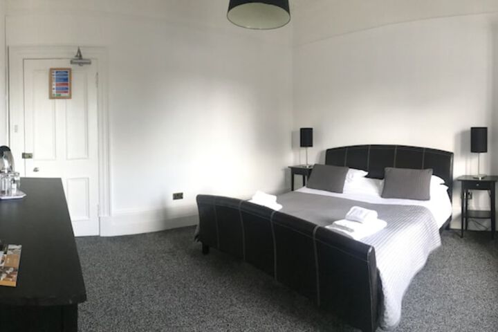 Room 2 of 10
