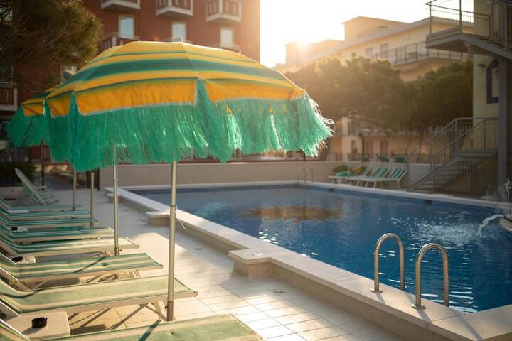 Pool 40 of 59