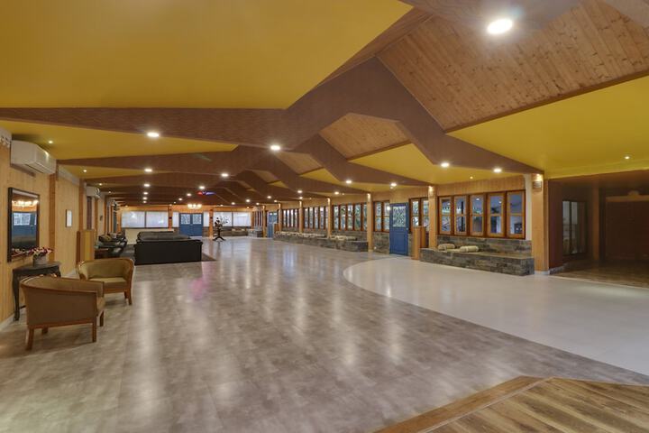 Business Center 31 of 36
