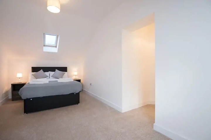 Room 2 of 16
