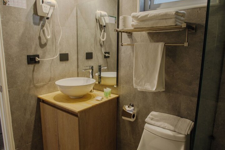 Room 5 of 12