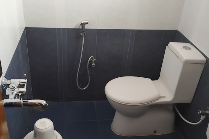Room 9 of 18