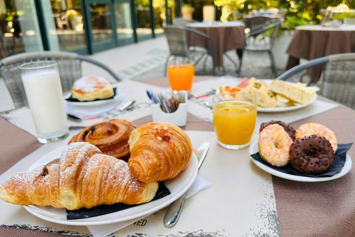 Breakfast/Coffee Service 29 of 78