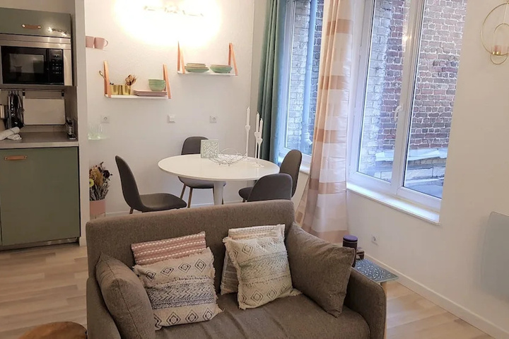 Room 3 of 12