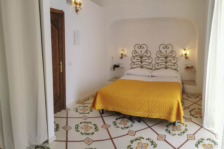 Room 5 of 37