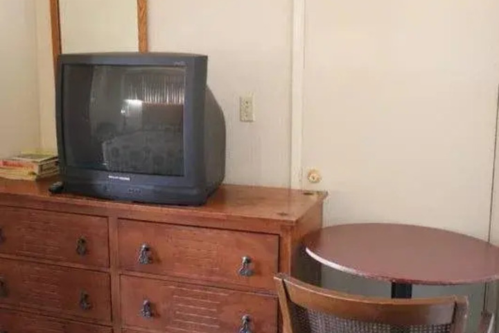 FRONTIER MOTEL