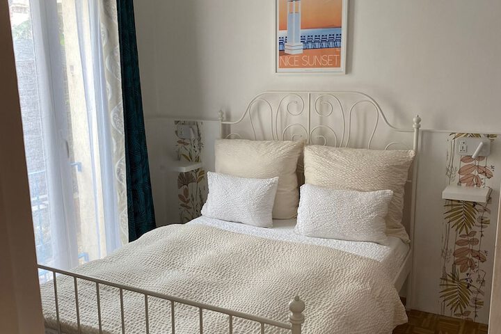 Room 16 of 76