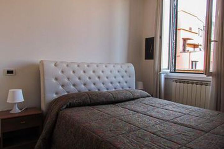 Room 8 of 33