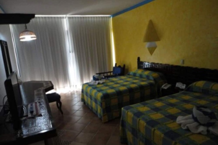 Room 5 of 32