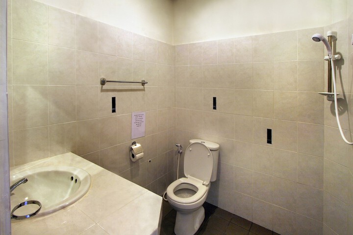 Room 17 of 44