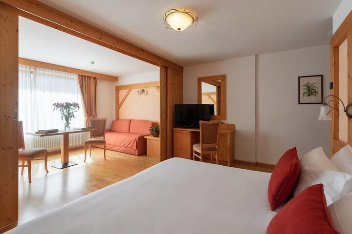 Room 5 of 19