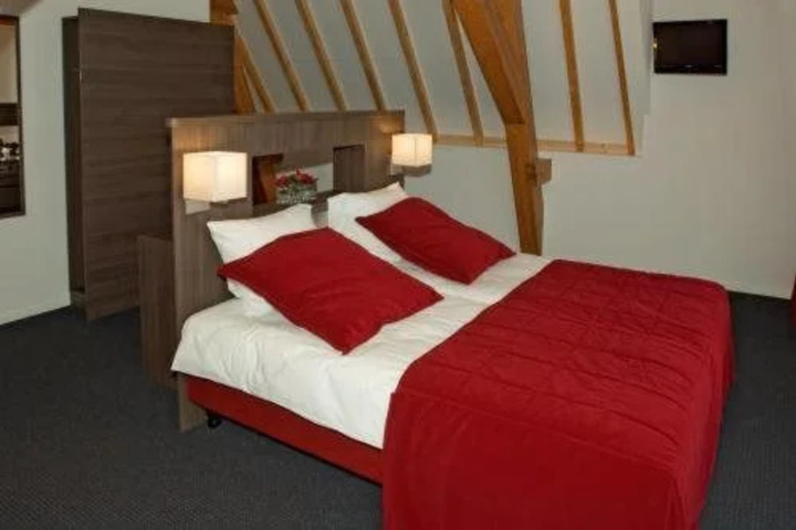 Room 3 of 10