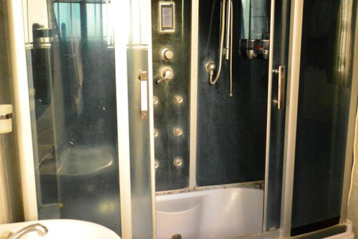 Room 15 of 25