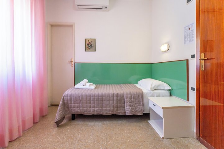 Room 14 of 88