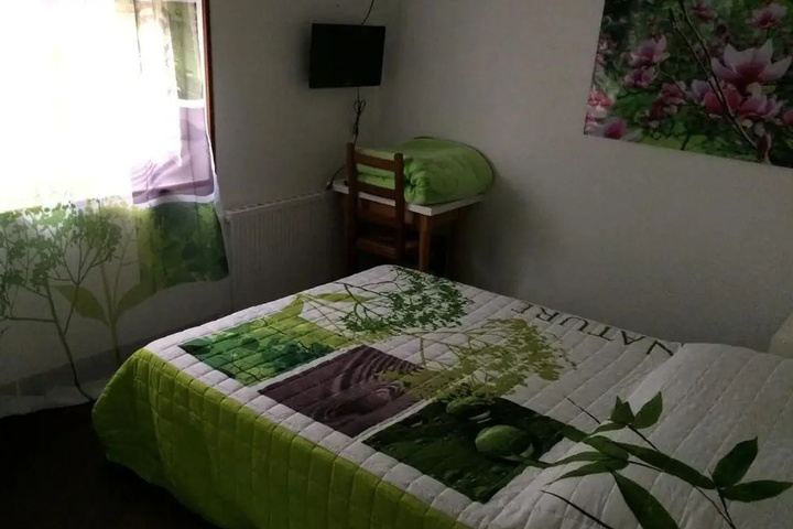 Room 5 of 9