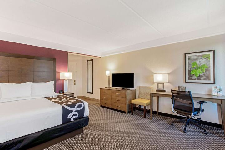 1 King Bed (7 of 15)
