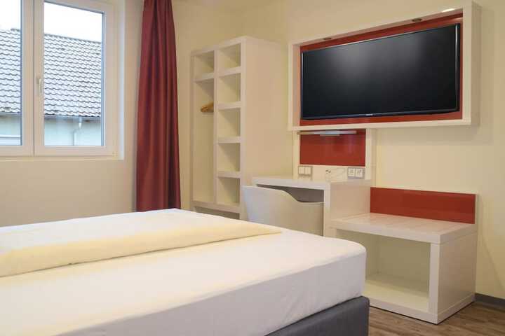Room 15 of 32