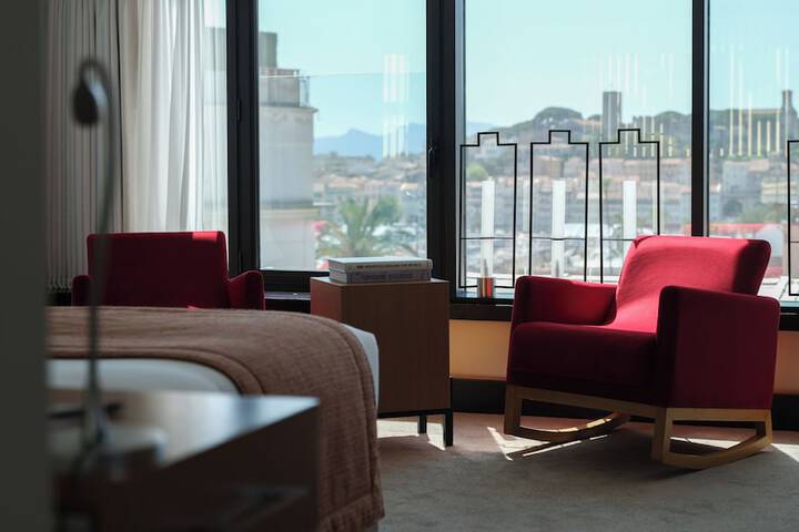 Room 26 of 81