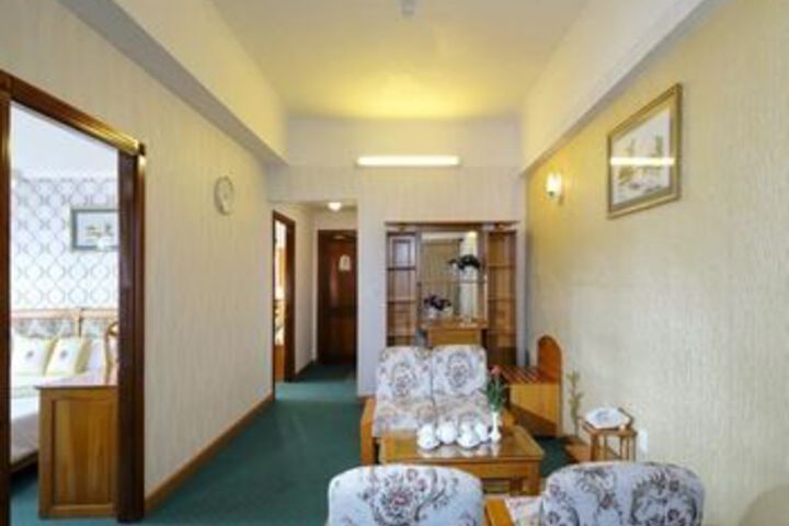 Room 52 of 68